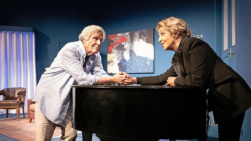 Tiefsinnige Gespr&auml;che: Michaela May und Sigmar Solbach in &bdquo;Der Abschiedsbrief&ldquo;.