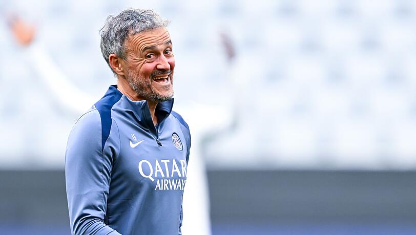 Luis Enrique beim Abschlusstraining in der Allianz Arena. Da, wo er mit Paris vor einem Jahr den Champions-League-Titel gewann.