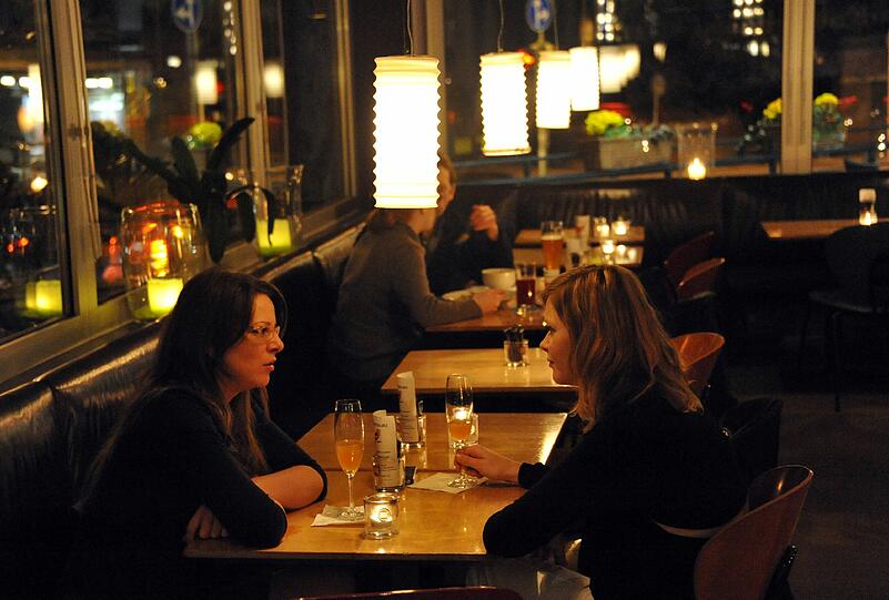 Abends ab 22:30 Uhr kosten die Happy-Hour-Cocktails 5,90 Euro.