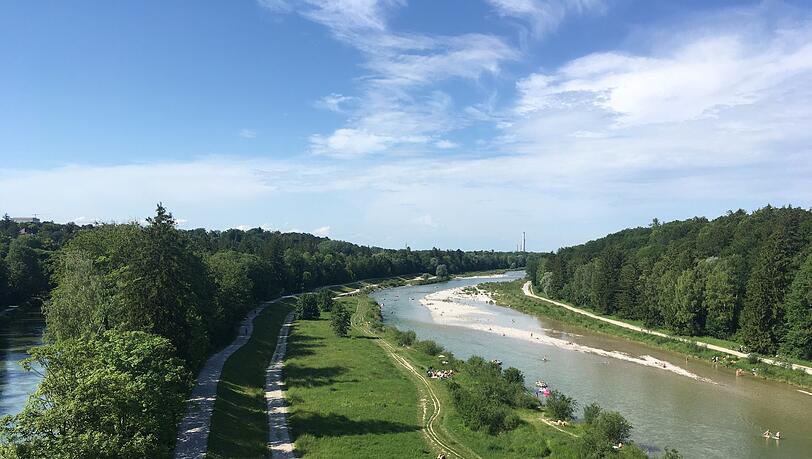 Der Blick in Richtung München von der Brücke. Der Blick in Richtung München von der Brücke.