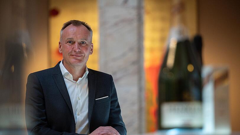 Andreas Brokemper, Vorsitzender der Geschäftsführung von Henkell Freixenet, steht in der Sektkellerei in Wiesbaden.