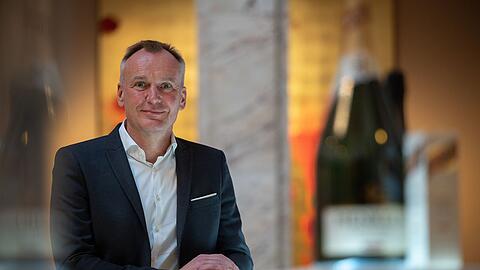 Andreas Brokemper, Vorsitzender der Geschäftsführung von Henkell Freixenet, steht in der Sektkellerei in Wiesbaden.