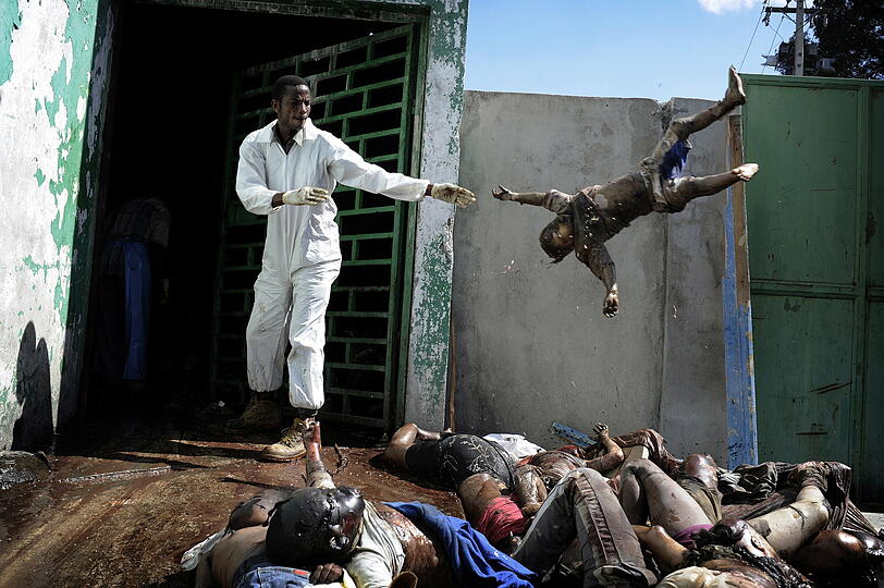 Der Franzose Olivier Laban-Mattei fotografiert die Nachwehen des Erdbebens auf Haiti.