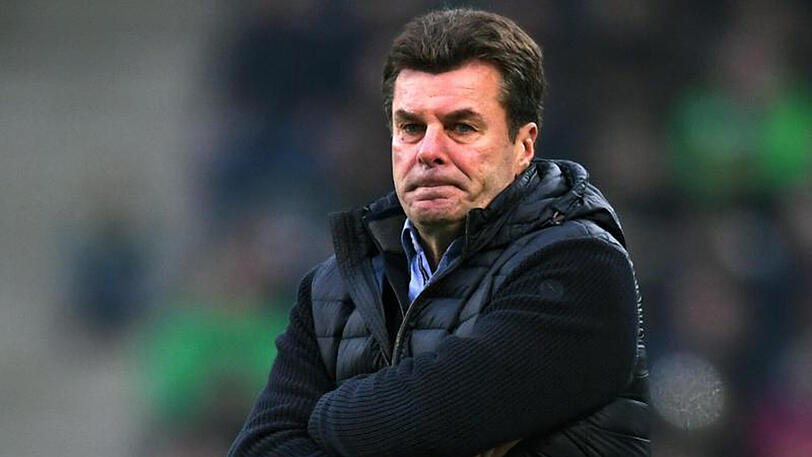Gladbachs Trainer Dieter Hecking hatte nach der 1:2-Niederlage gegen Leipzig nicht die beste Laune.