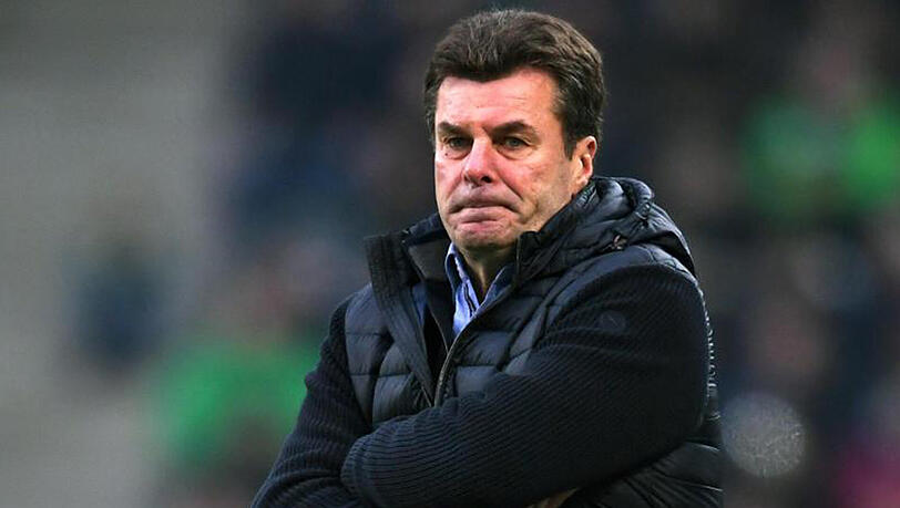 Gladbachs Trainer Dieter Hecking hatte nach der 1:2-Niederlage gegen Leipzig nicht die beste Laune. Gladbachs Trainer Dieter Hecking hatte nach der 1:2-Niederlage gegen Leipzig nicht die beste Laune.