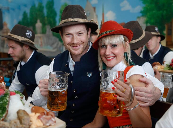 Torwart Danny aus den Birken mit seiner Frau.