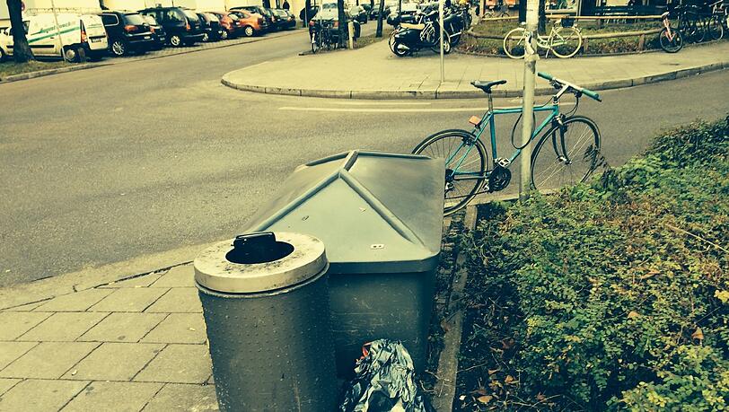 Der Müllsack ist hier überflüssig. Der Müllsack ist hier überflüssig.
