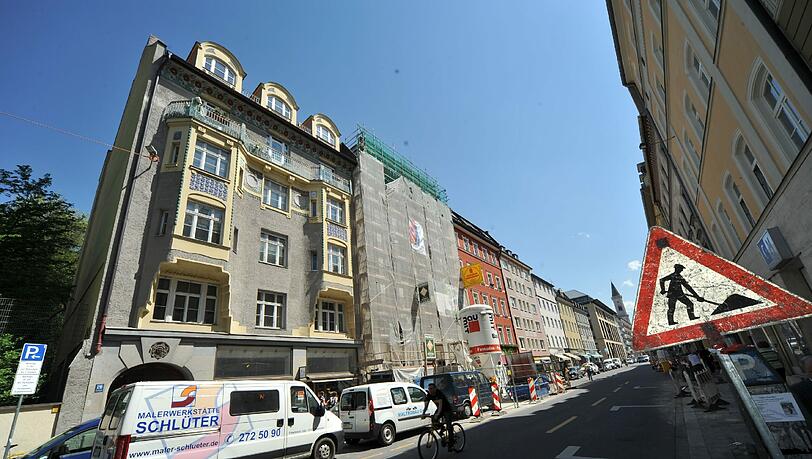 Wegen Bauarbeiten kann es in den kommenden Wochen in der Schellingstraße zu Stau kommen. Wegen Bauarbeiten kann es in den kommenden Wochen in der Schellingstraße zu Stau kommen.