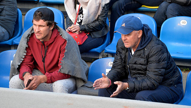Immer an Saschas Seite: Bruder Mischa (l.) und Papa Alexander, der nun bei Deutschlands Nummer eins auch wieder als Coach übernommen hat. Immer an Saschas Seite: Bruder Mischa (l.) und Papa Alexander, der nun bei Deutschlands Nummer eins auch wieder als Coach übernommen hat.