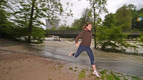Es war eine Schlammschlacht für AZ-Reporterin Agnes Vogt. Immer wieder war der Weg überflutet und sie musste durch Sand, Schlamm und Wasserlachen hindurch.