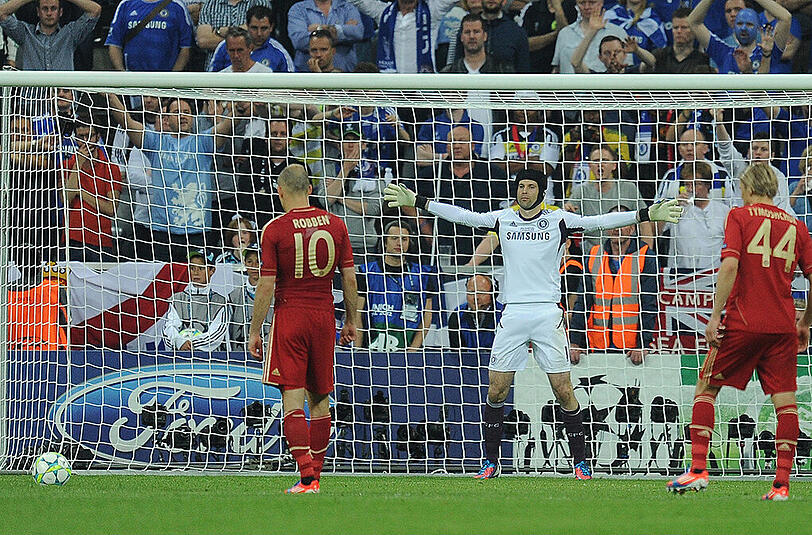2012 ist für Robben ein Jahr zum Vergessen. In der Meisterschaft verschießt er einen Elfer gegen Rivale Dortmund, auch im Champions-League-Finale &bdquo;dahoam&ldquo; scheitert er in der Verlängerung vom Punkt. Und Chelsea holt anschließend in der Allianz Arena den Titel.