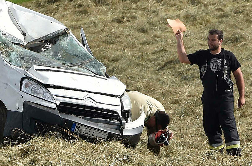 Käfer gegen Polizisten: Die Bilder zu einem denkwürdigen Einsatz.