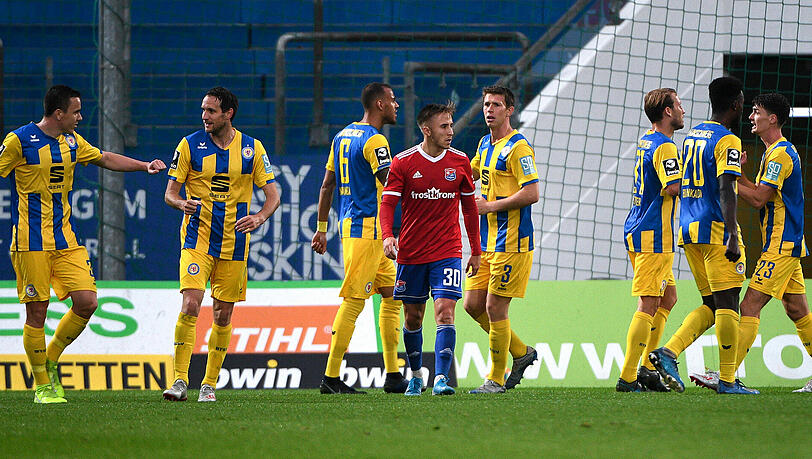 Die SpVgg Unterhaching verliert gegen Eintracht Braunschweig.