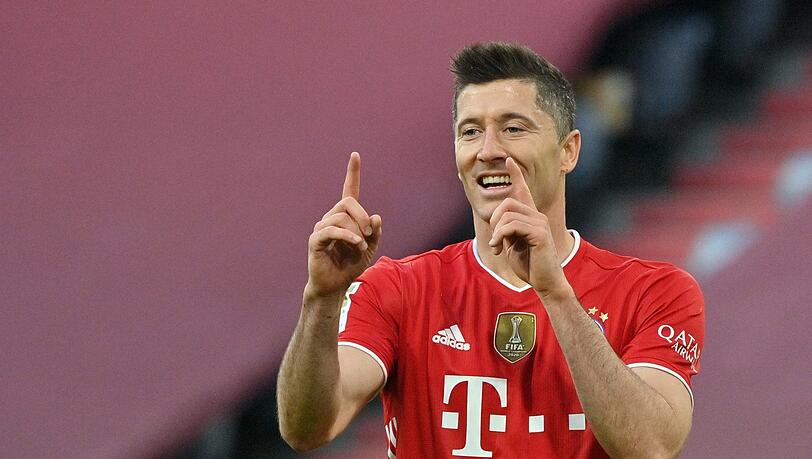 "Lewandowski ist in einer grandiosen Form", sagt Kapitän Neuer über den Torjäger nach dessen Dreierpack gegen Gladbach.
