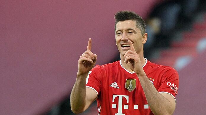 "Lewandowski ist in einer grandiosen Form", sagt Kapitän Neuer über den Torjäger nach dessen Dreierpack gegen Gladbach.