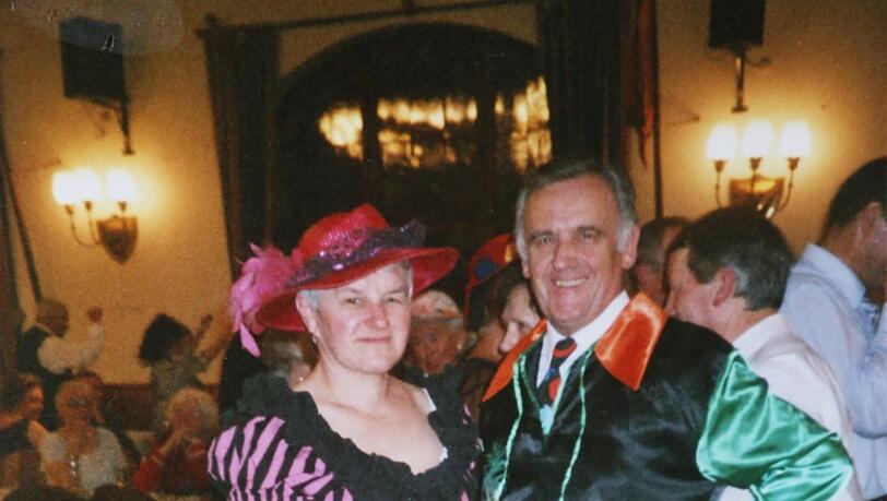 Faschingsfreunde sind sie beide, hier 2004 auf dem Oberpfälzer Fasching im Hofbräuhaus, ein Pflichttermin für Marita, die aus der Oberpfalz stammt. Faschingsfreunde sind sie beide, hier 2004 auf dem Oberpfälzer Fasching im Hofbräuhaus, ein Pflichttermin für Marita, die aus der Oberpfalz stammt.