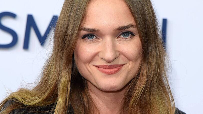 Josephin Busch spielt bei "Die Bergretter" die Ex-Freundin von "Markus Kofler". Auch in Staffel 17 spielt "Nina Reuther" eine Rolle. Josephin Busch spielt bei "Die Bergretter" die Ex-Freundin von "Markus Kofler". Auch in Staffel 17 spielt "Nina Reuther" eine Rolle.