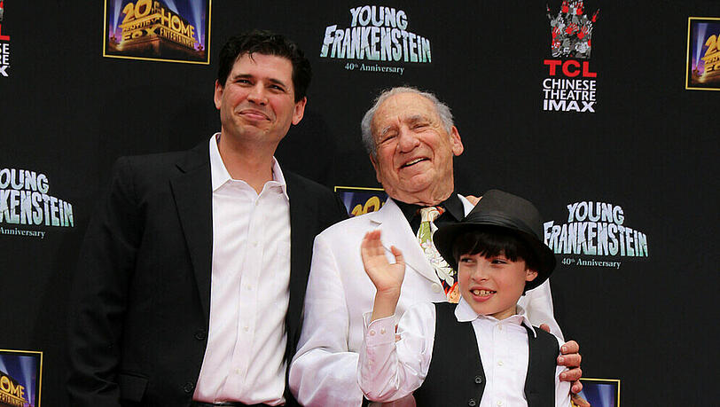 Ein Bild aus vergangenen, unbeschwerten Zeiten: Mel Brooks mit seinem Sohn Max und Enkel Henry Michael. Ein Bild aus vergangenen, unbeschwerten Zeiten: Mel Brooks mit seinem Sohn Max und Enkel Henry Michael.