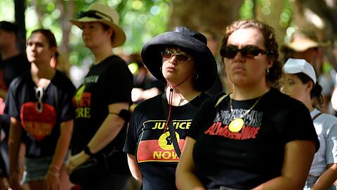 Protest während einer "Invasion Day"-Kundgebung im Rahmen des Nationalfeiertags "Australia Day" am 26.01.2023.