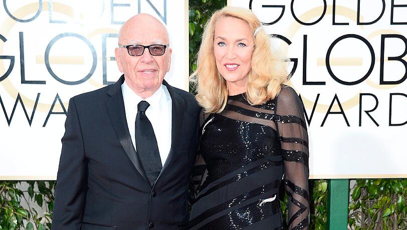 Verliebt, verlobt und schon bald verheiratet: Multi-Milliardär Rupert Murdoch hat sich mit Model Jerry Hall verlobt. Verliebt, verlobt und schon bald verheiratet: Multi-Milliardär Rupert Murdoch hat sich mit Model Jerry Hall verlobt.