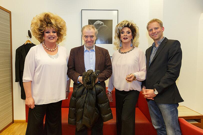 Winnie & Mutti mit Valery Gergiev und Christian Beuke (re.), dem Pressesprecher der Münchner Philharmoniker.
