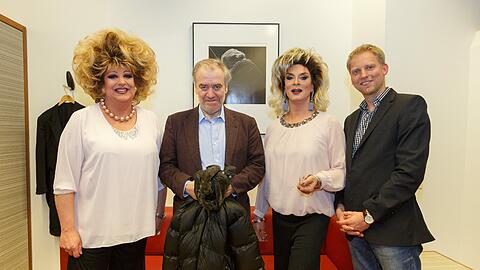 Winnie & Mutti mit Valery Gergiev und Christian Beuke (re.), dem Pressesprecher der Münchner Philharmoniker.