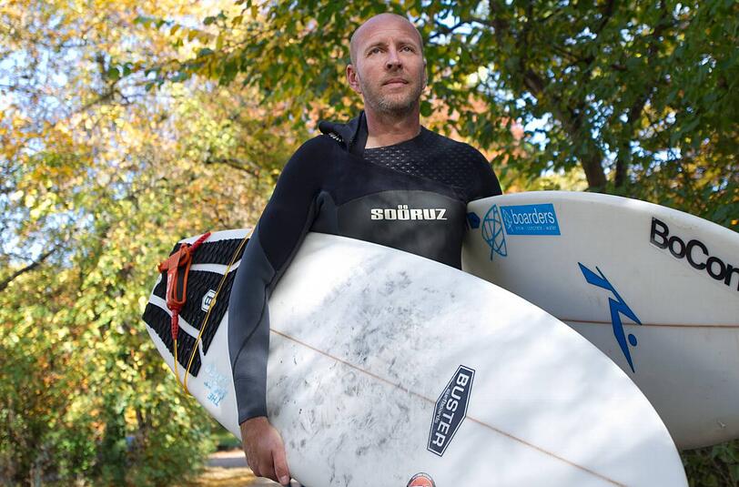 Daniel Osswald ist Eisbach-Surfer.