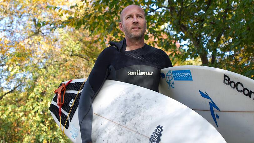 Daniel Osswald ist Eisbach-Surfer. Daniel Osswald ist Eisbach-Surfer.