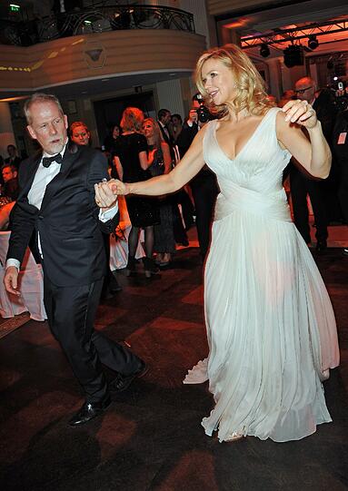 Veronica Ferres tanzt mit Vincent de la Tour (Geschäftsführer des Filmverleihers 20th Century Fox)