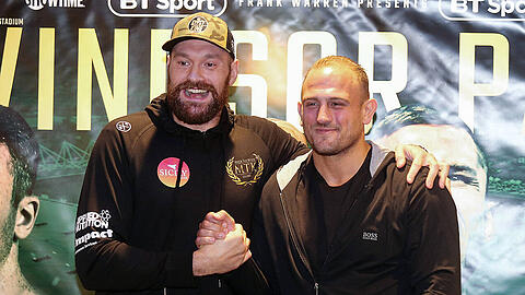 Pressekonferenz im Europa Hotel in Belfast: Tyson Fury (links) und sein Gegner Francesco Pianeta.
