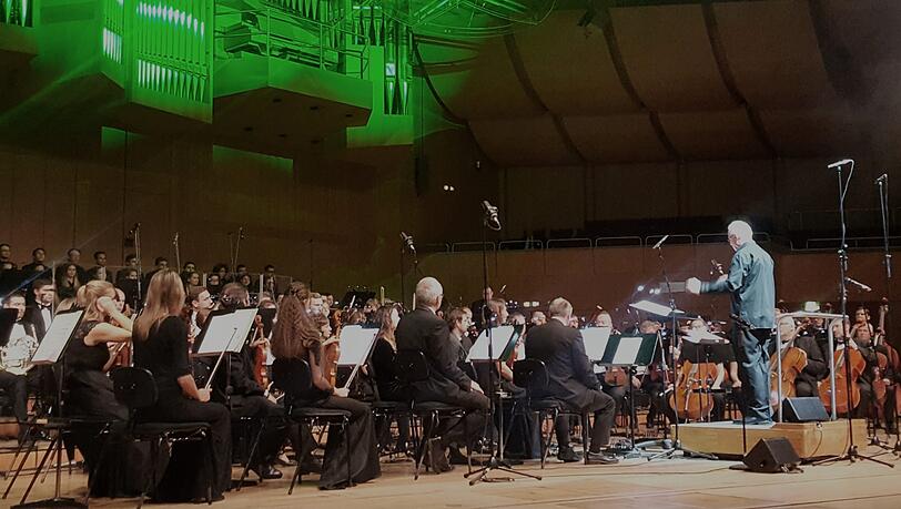The Music of John Williams im Gasteig, dirigiert von Franz Bader. The Music of John Williams im Gasteig, dirigiert von Franz Bader.