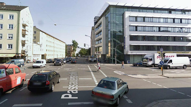 Die Kreuzung Passauer/Albert-Roßhaupter-Straße: Hier eignete sich der Unfall. (Archivbild)