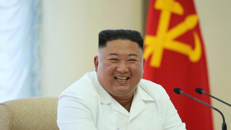 Nordkoreas Machthaber Kim Jong Un stoppt eine Militäraktion gegen Seoul. Nordkoreas Machthaber Kim Jong Un stoppt eine Militäraktion gegen Seoul.