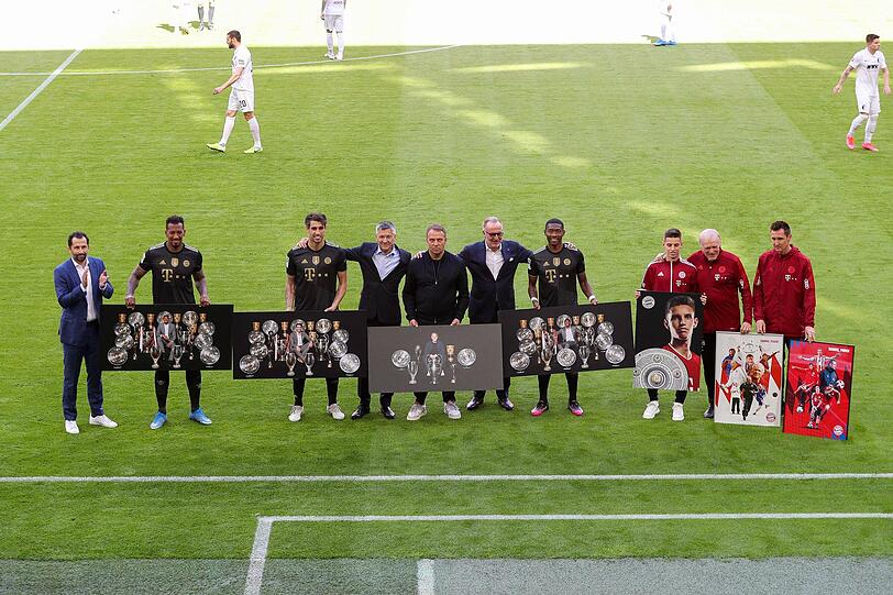 Vor dem Spiel wurden neben Boateng auch Javi Martínez, David Alaba, Tiago Dantas, Hermann Gerland und Miroslav Klose offiziell verabschiedet.
