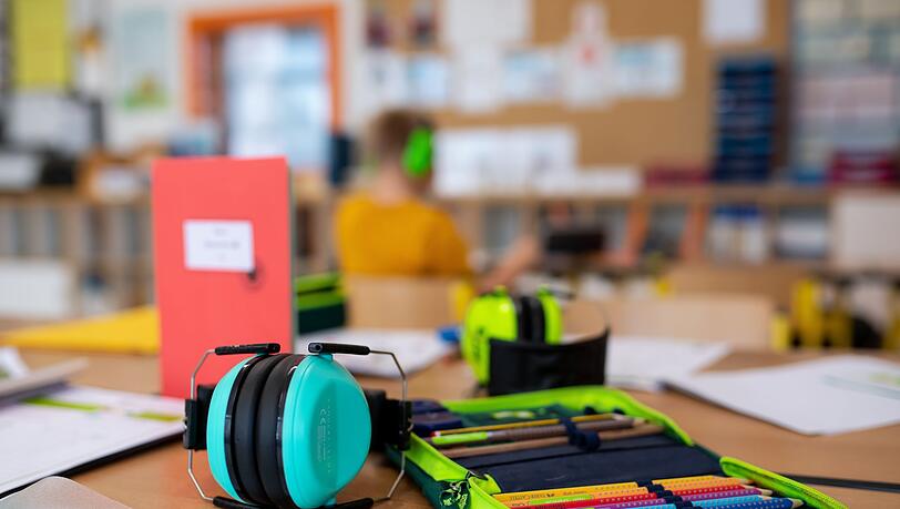 Wenn die Schule wieder losgeht, tauchen auch die alten Fragen wieder auf: Wie viele Proben sind erlaubt? Was ist mit Nachsitzen? (Symbolbild)