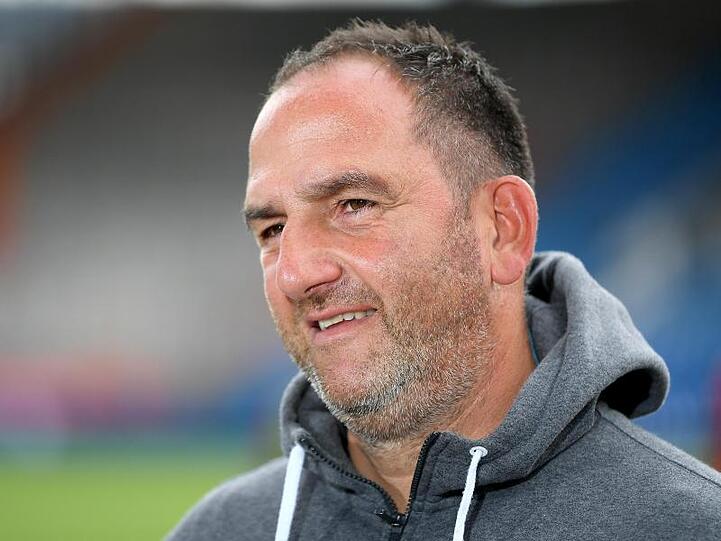 Heidenheim und Trainer Frank Schmidt können mit einem Sieg im direkten Duell am Hamburger SV vorbeiziehen.