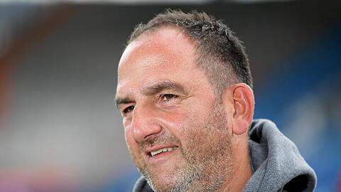 Heidenheim und Trainer Frank Schmidt können mit einem Sieg im direkten Duell am Hamburger SV vorbeiziehen.