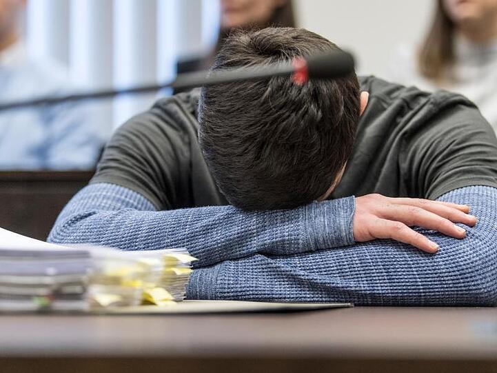 Die Strafkammer wirft dem aus dem Irak stammenden Flüchtling vor, im vergangenen Mai die aus Mainz stammenden 14-jährige Susanna vergewaltigt und ermordet zu haben.