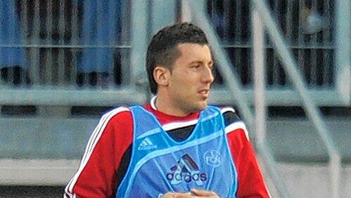 "Ganz klar, in der Hierarchie der Innenverteidiger bin ich nur die Nummer vier": Dominic Maroh, einst Senkrechtstarter beim Club, schiebt nun Frust. "Ganz klar, in der Hierarchie der Innenverteidiger bin ich nur die Nummer vier": Dominic Maroh, einst Senkrechtstarter beim Club, schiebt nun Frust.