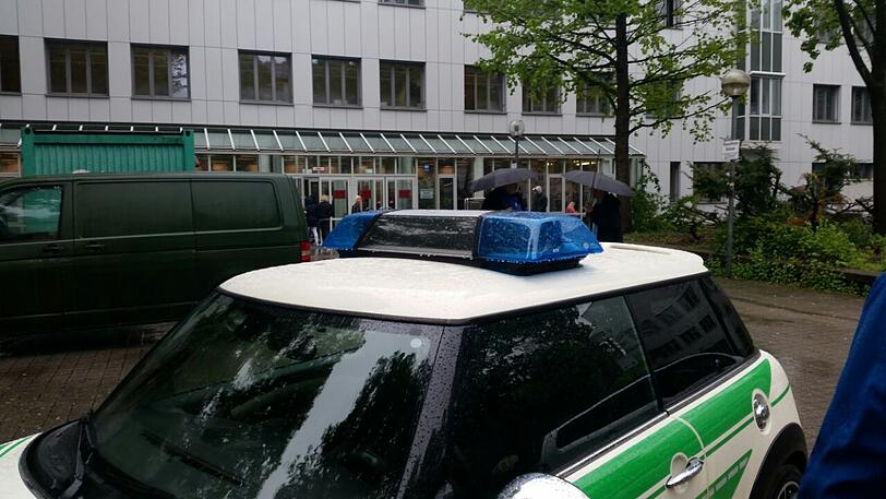 Polizeieinsatz wegen Amokalarm am Berufsschulzentrum Ostbahnhof.