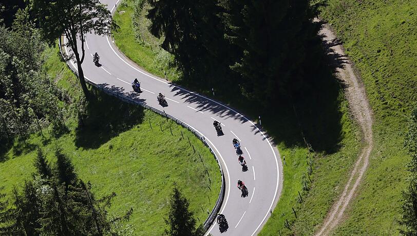 Motorrad fahren ist auch an diesem Wochenende keine gute Idee. Motorrad fahren ist auch an diesem Wochenende keine gute Idee.
