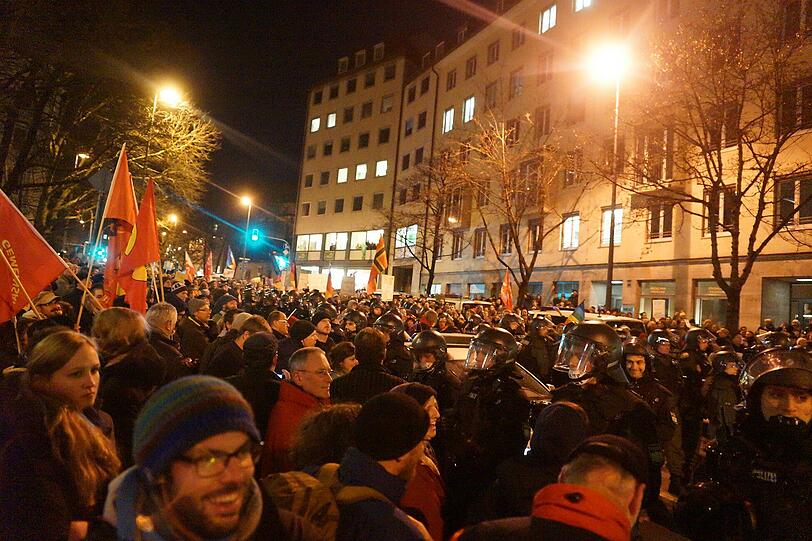 Rund 2000 Demonstranten haben sich am vergangenen Montag an der Protestkundgebung gegen die Anti-Islam-Bewegung am Oberanger beteiligt.
