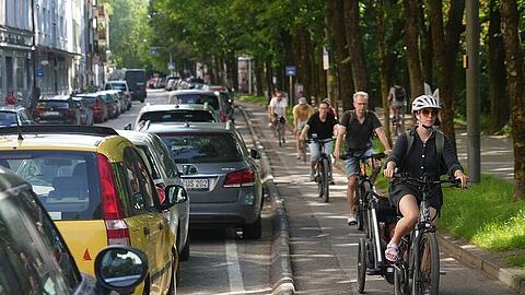 An der Zeppelinstraße soll der Radweg erneuert und verbreitert werden.