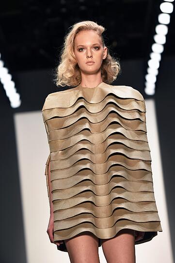 Die Kreationen von Marina Hoermanseder auf der Fashion Week in Berlin.