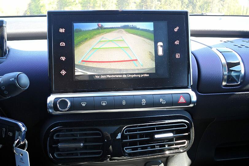 Über den Touchscreen werden die Einstellungen des Cactus erledigt - und er zeigt die Bilder der Rückfahrkamera an.