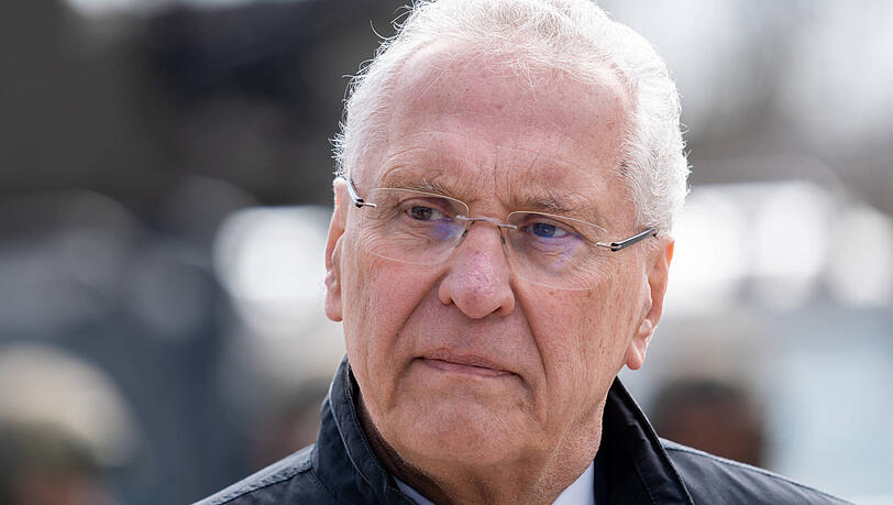 Bayerns Innenminister Joachim Herrmann stellt klar: Die Demokratie ist wehrhaft – anders, als es manche Kräfte gerne behaupten. Bayerns Innenminister Joachim Herrmann stellt klar: Die Demokratie ist wehrhaft – anders, als es manche Kräfte gerne behaupten.