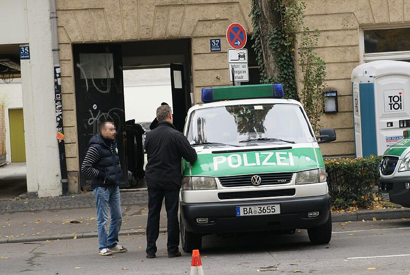 Großrazzia in der Isarvorstadt: Die Münchener Polizei durchsuchte am Donnerstag mehrere Wohnungen in der Lindwurmstraße. Der Vorwurf: Organisierter Kontobetrug.