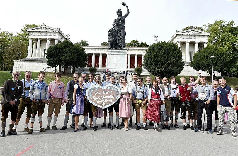 Gruppenbild des BMW-Stammtisches