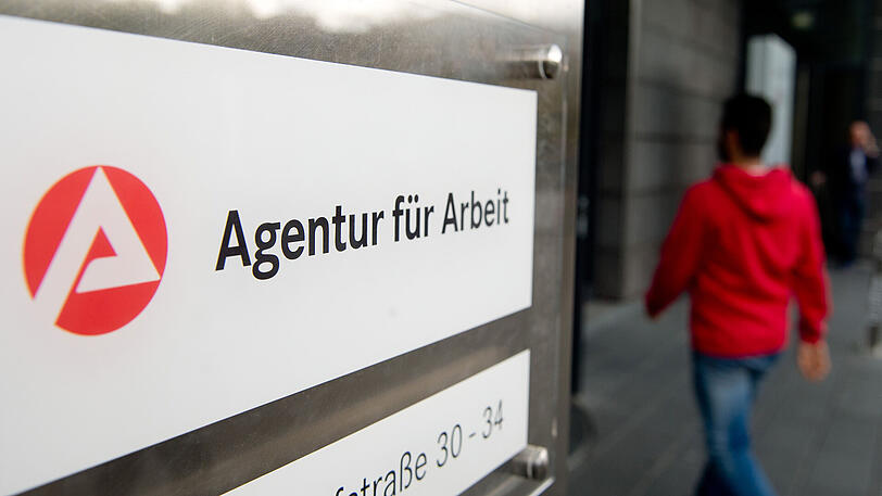 In fast allen Branchen ist die Arbeitskräftenachfrage höher als vor einem Jahr.