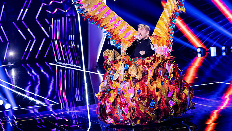 Samuel Koch als Phönix auf der "Masked Singer"-Bühne Samuel Koch als Phönix auf der "Masked Singer"-Bühne